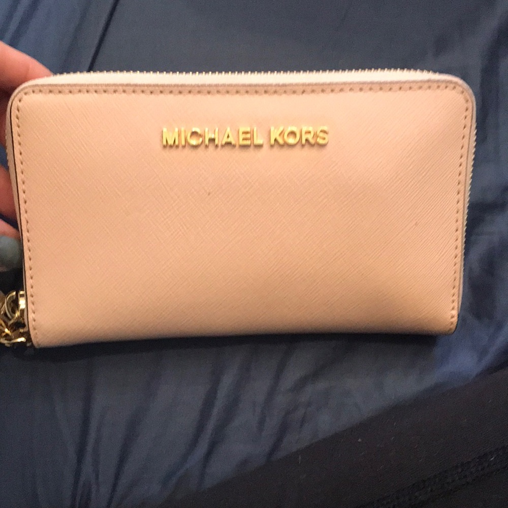 Michael Kors soft pink wallet